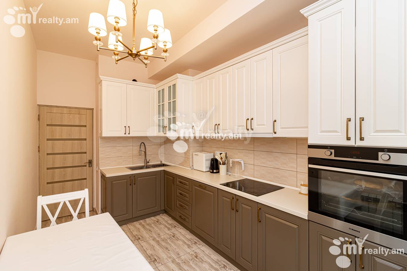 4 bedroom apartment for sale خیابان آدونس, عربگیر ایروان, 151534