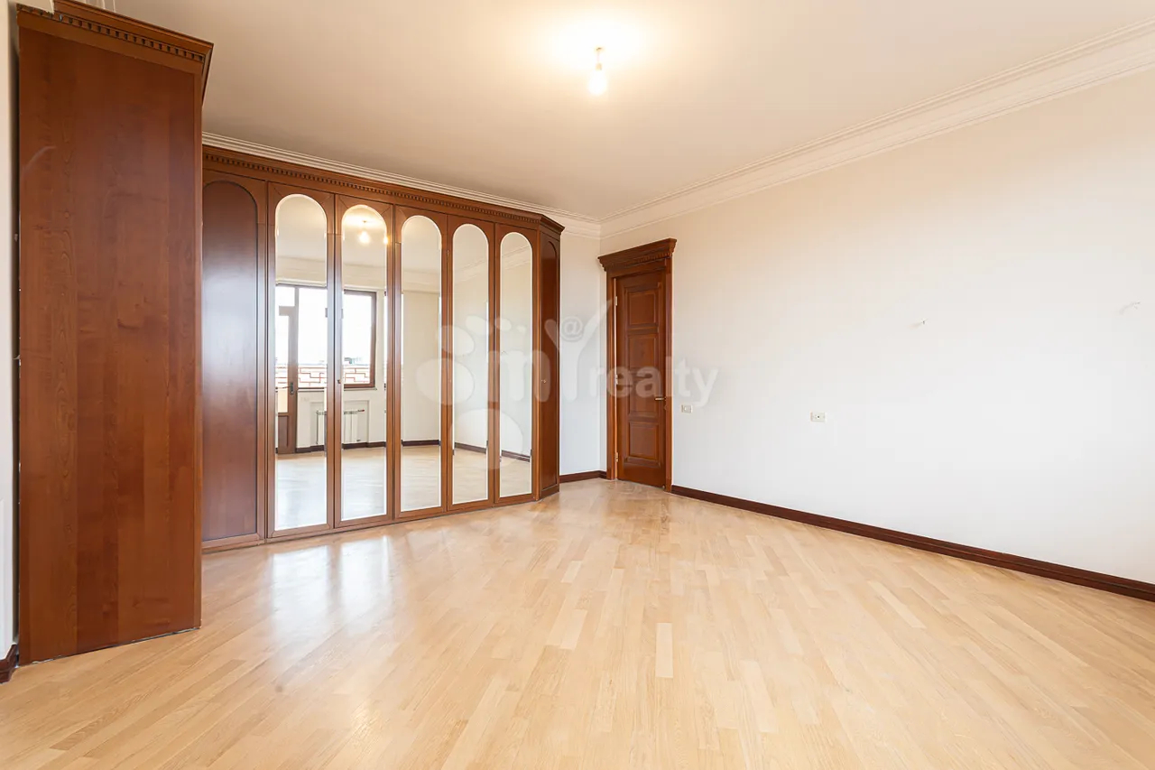 3 սենյականոց բնակարան  Վարդանանց փող, Կենտրոն Երևան, 157555