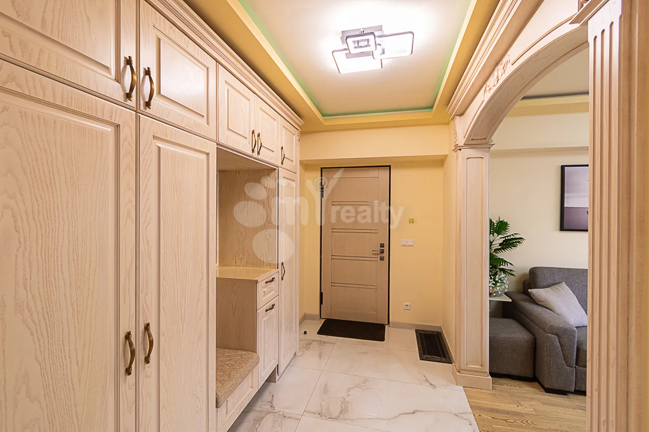 3 bedroom apartment for rent خیابان موسکوویان, مرکز شهر ایروان, 159374