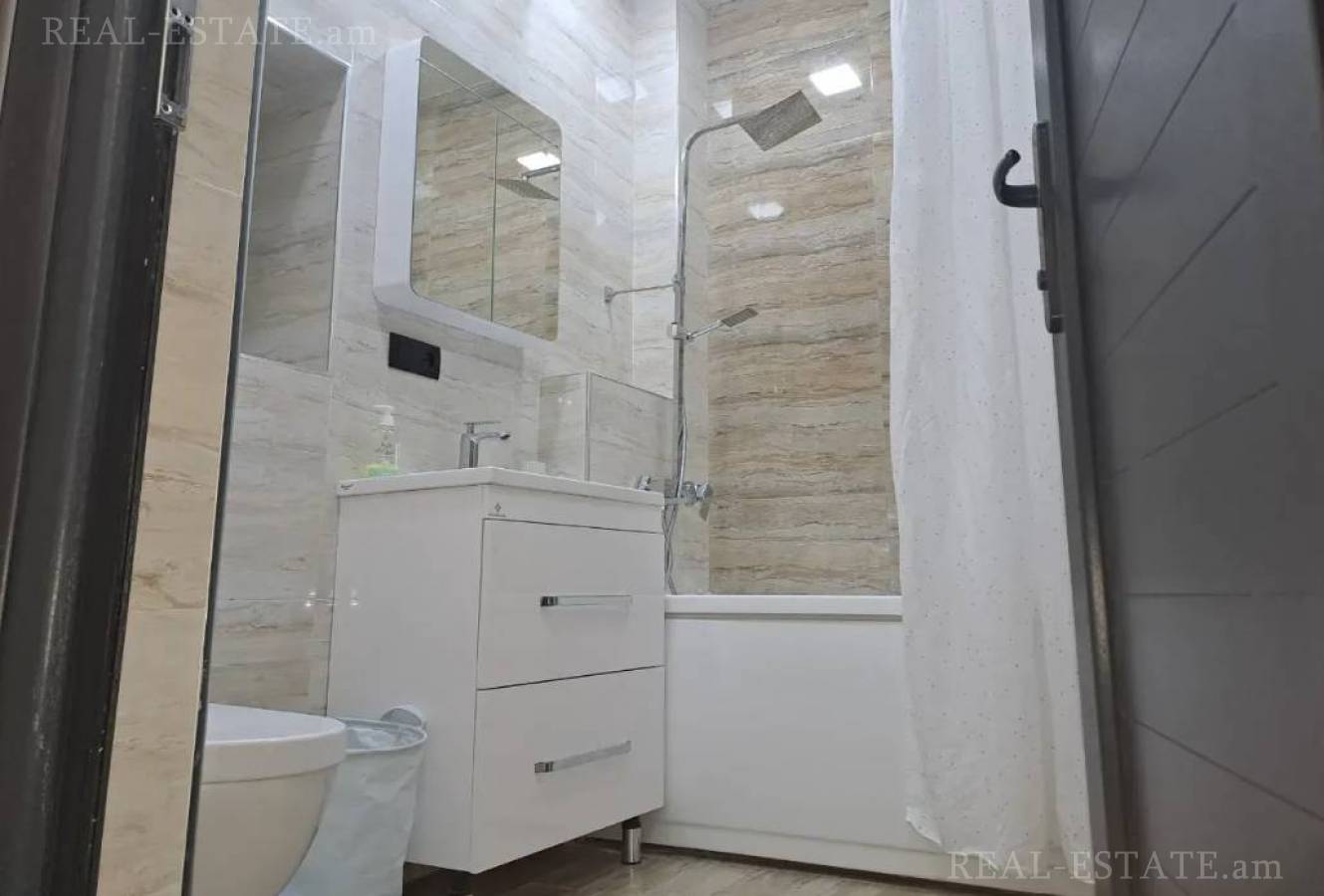 Купить 2 комнатную квартиру Баграмян пр(Кентрон), Центр Ереван, 139977