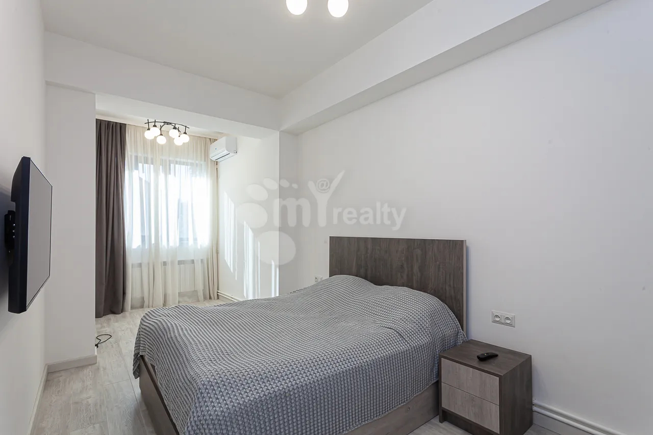 4 bedroom apartment for rent Antarayin St, Center Yerevan, 157525