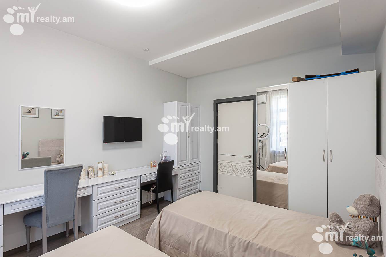 6 bedroom apartment for sale rue d'A.Manukyan, Center Yerevan, 153280