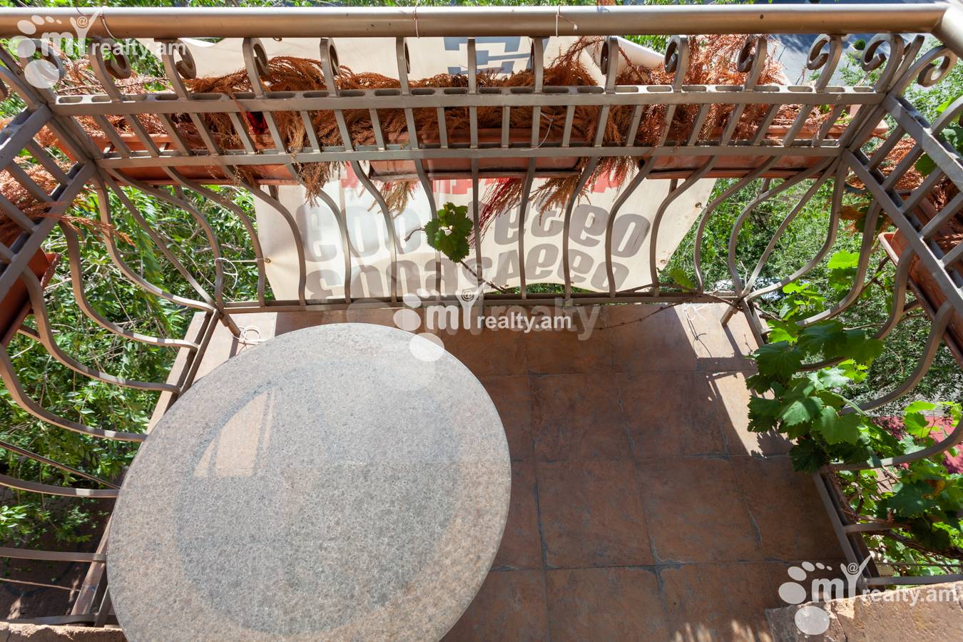 4 սենյականոց բնակարան  Իսահակյան փող, Կենտրոն Երևան, 151935