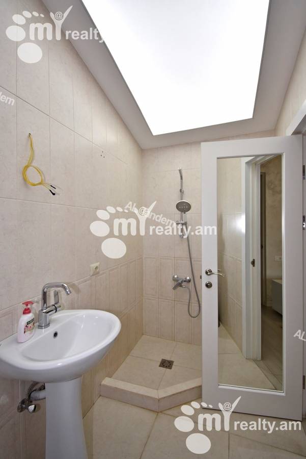 Купить 3 комнатную квартиру Антараин ул, Центр Ереван, 128202