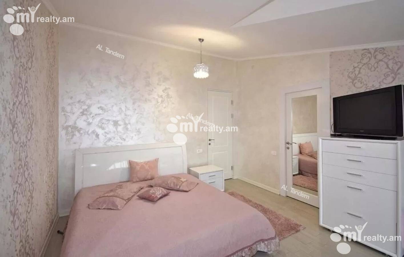 Купить 3 комнатную квартиру Антараин ул, Центр Ереван, 128202