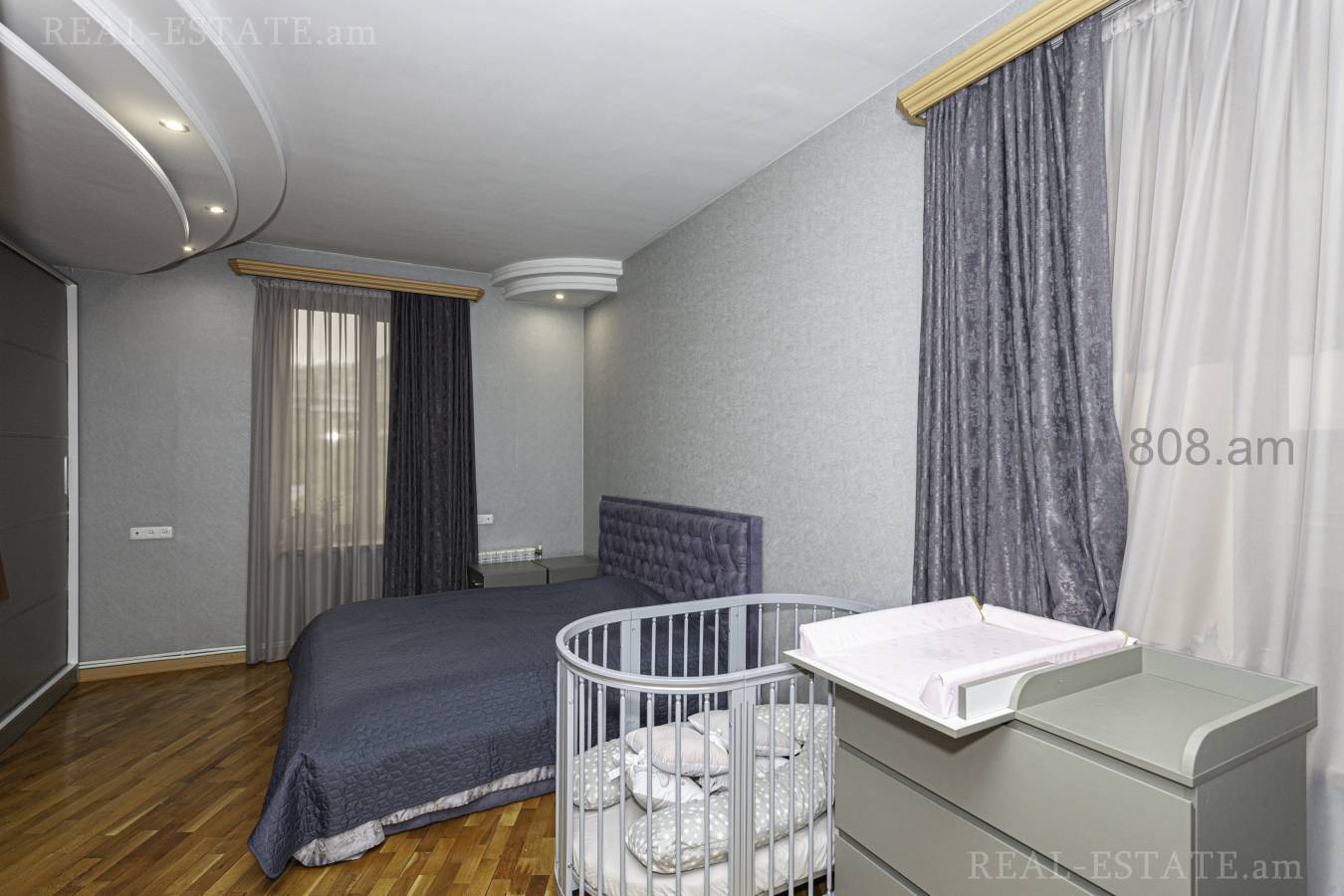 6 սենյականոց բնակարան  Հերացու փող, Կենտրոն Երևան, 137083