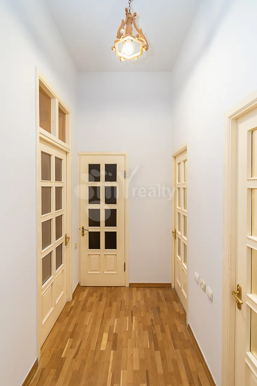 3 bedroom apartment for rent Moskovyan St, Center Yerevan, 161727