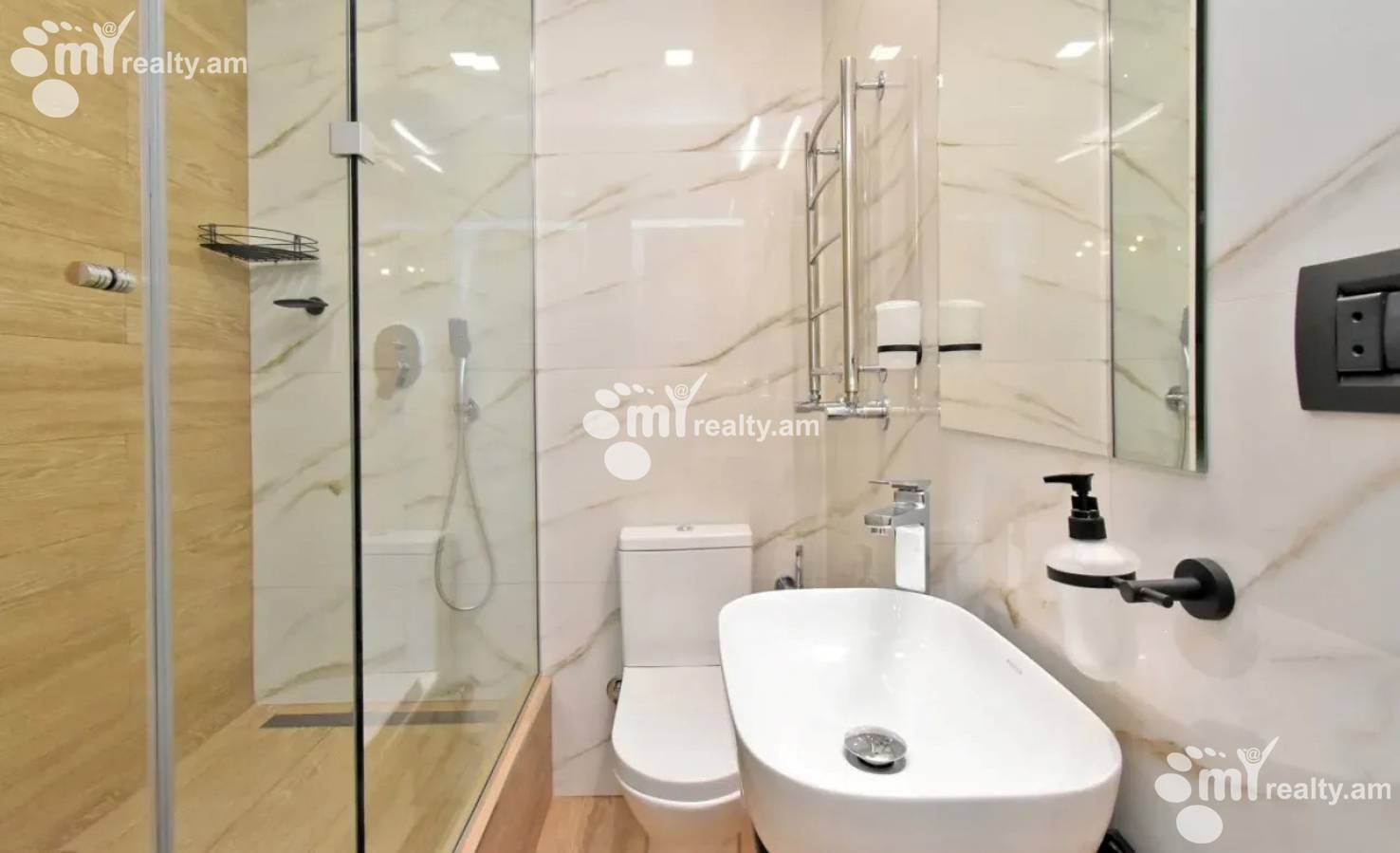 3 bedroom apartment for rent Israelyan St, Center Yerevan, 160692