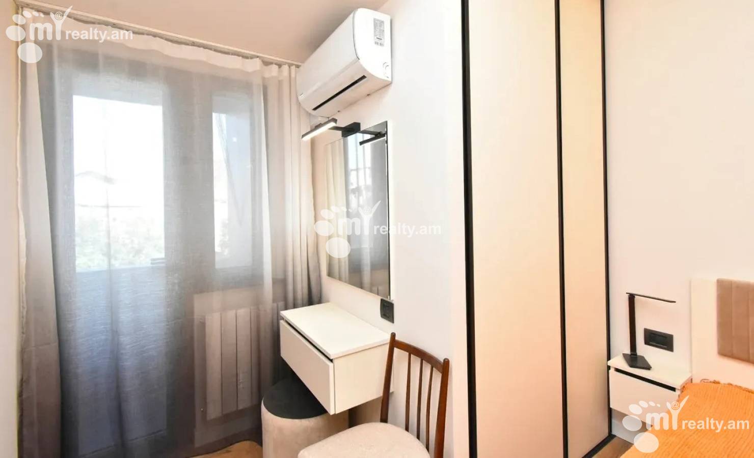 3 bedroom apartment for rent Israelyan St, Center Yerevan, 160692
