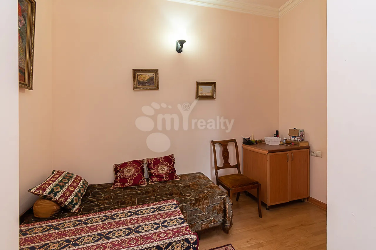 4 սենյականոց բնակարան  Մաշտոցի պող, Կենտրոն Երևան, 161317