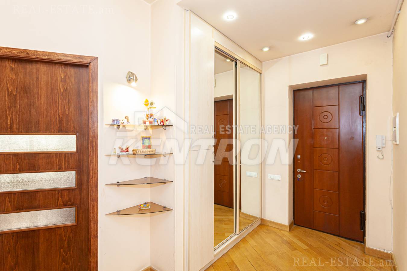 3 սենյականոց բնակարան  Չարենցի փող, Կենտրոն Երևան, 137336