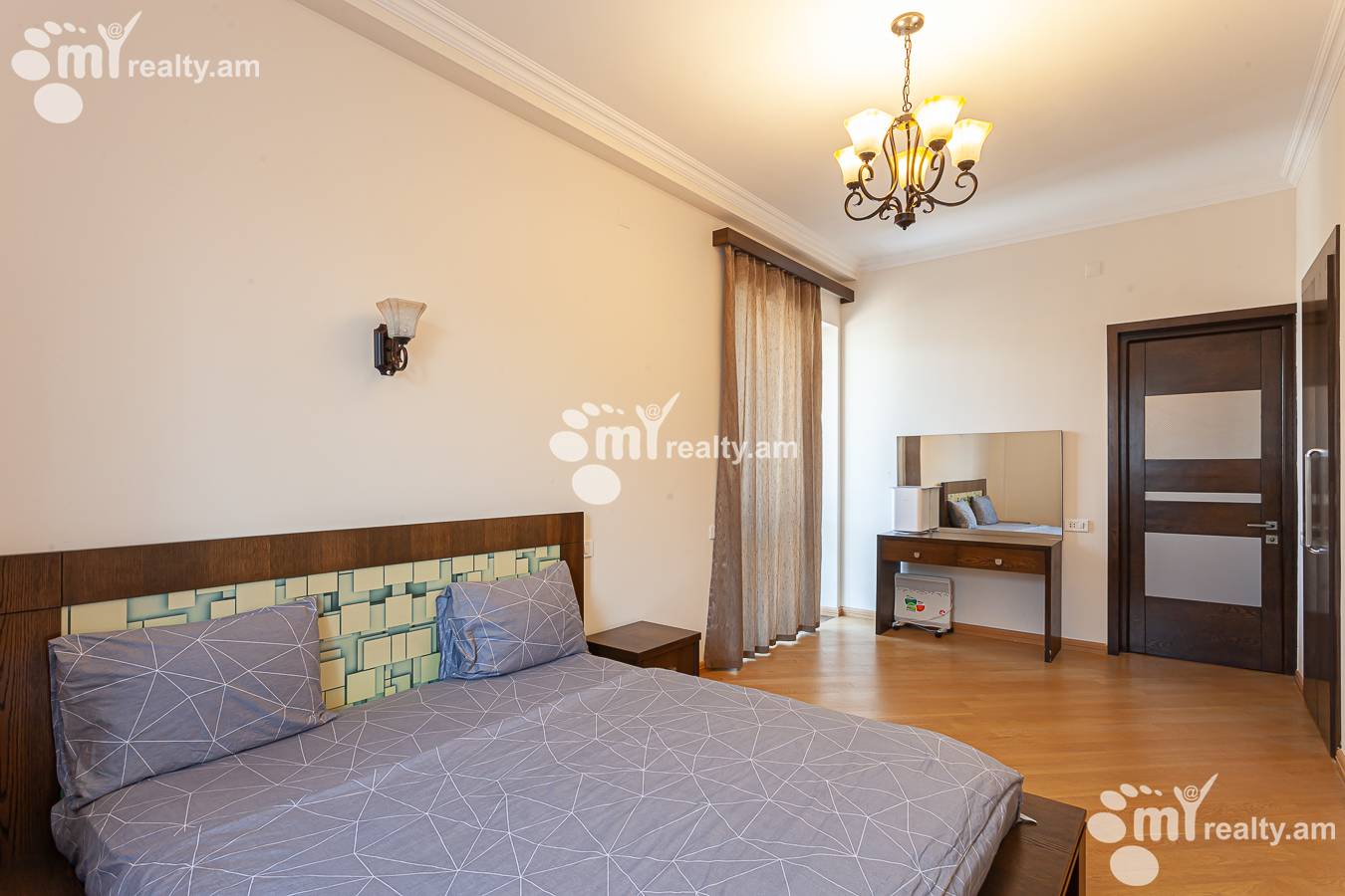 3 bedroom apartment for sale Aram St, Center Yerevan, 152540