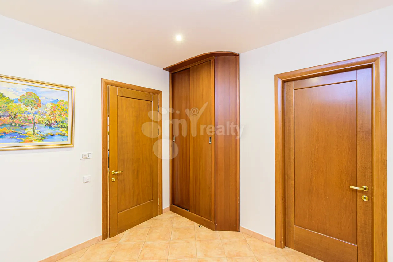 5 bedroom apartment for rent A.Manukyan St, Center Yerevan, 161632