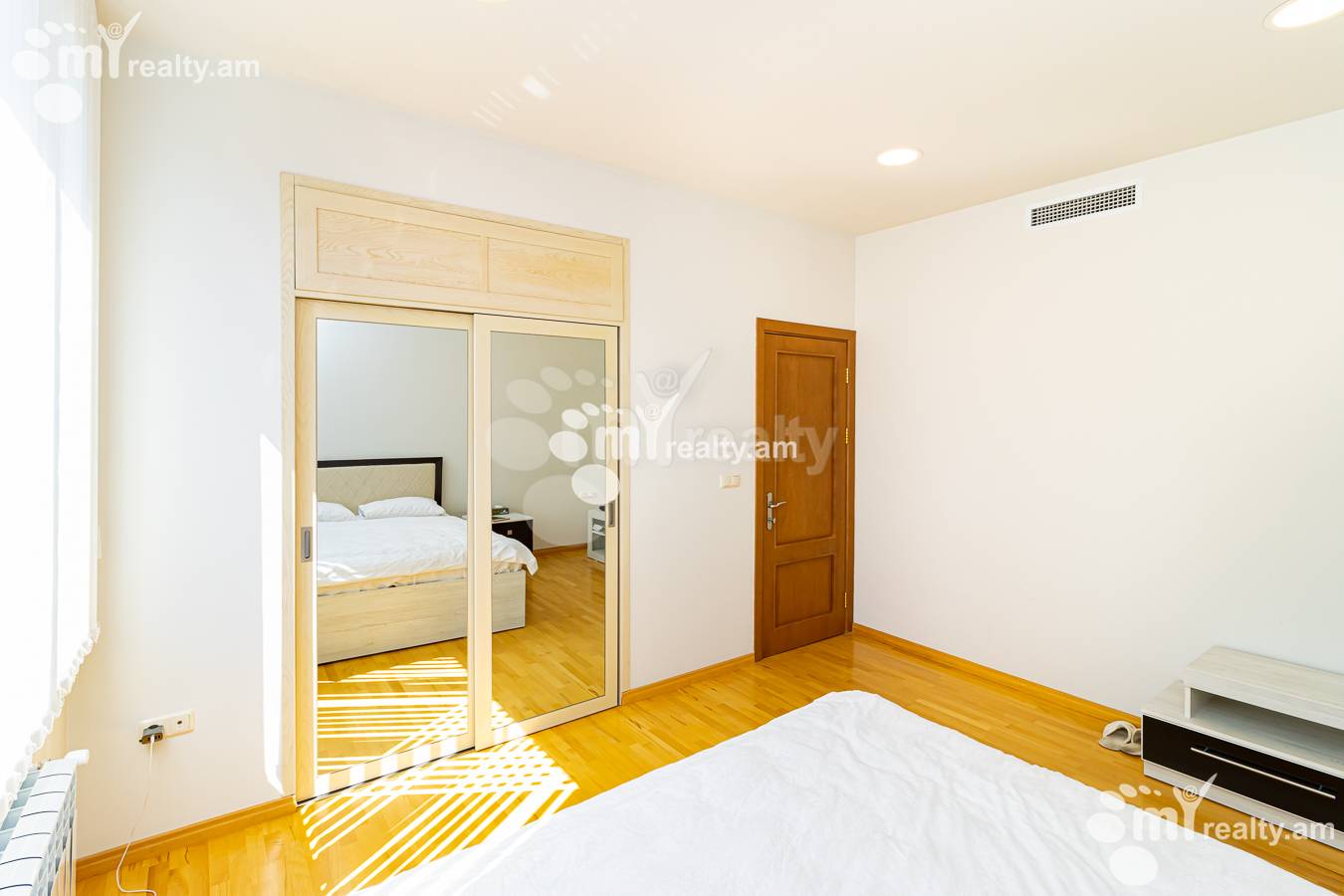 3 bedroom apartment for sale خیابان آنتارایین, مرکز شهر ایروان, 137521