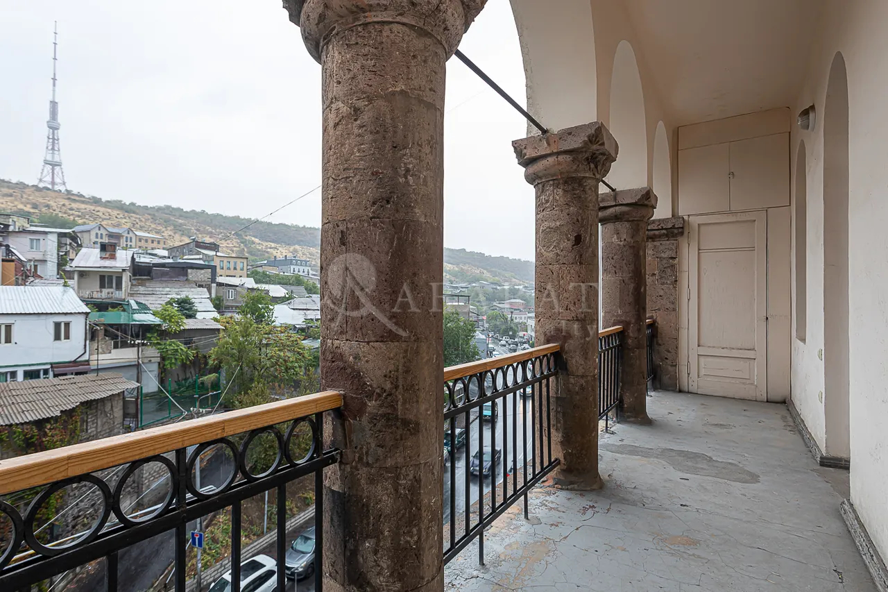 3 bedroom apartment for sale Charents St, Center Yerevan, 157411