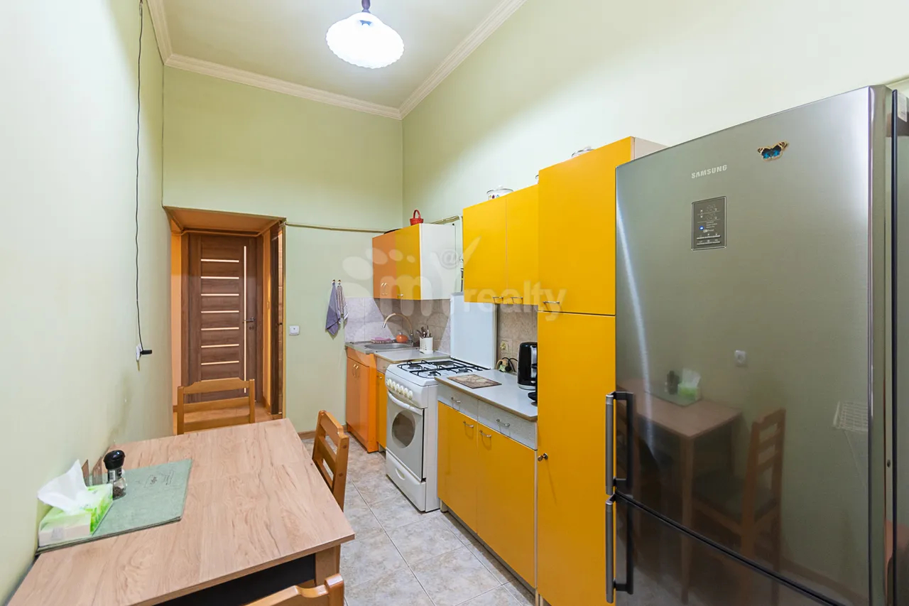 Купить 2 комнатную квартиру Амирян ул, Центр Ереван, 160240