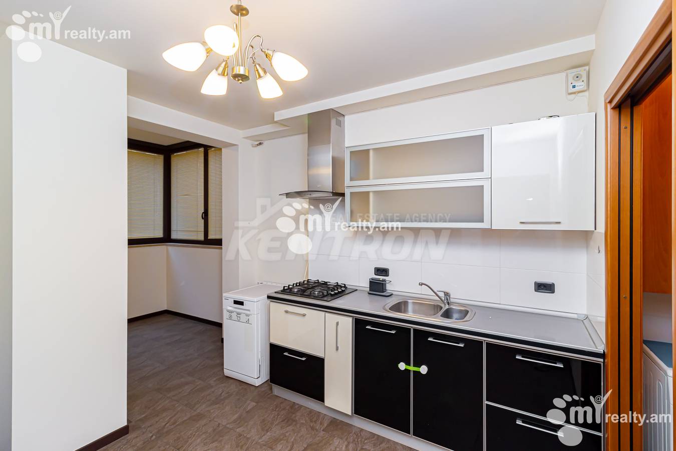 3 bedroom apartment for rent Vazgen Sargsyan St, Center Yerevan, 153246