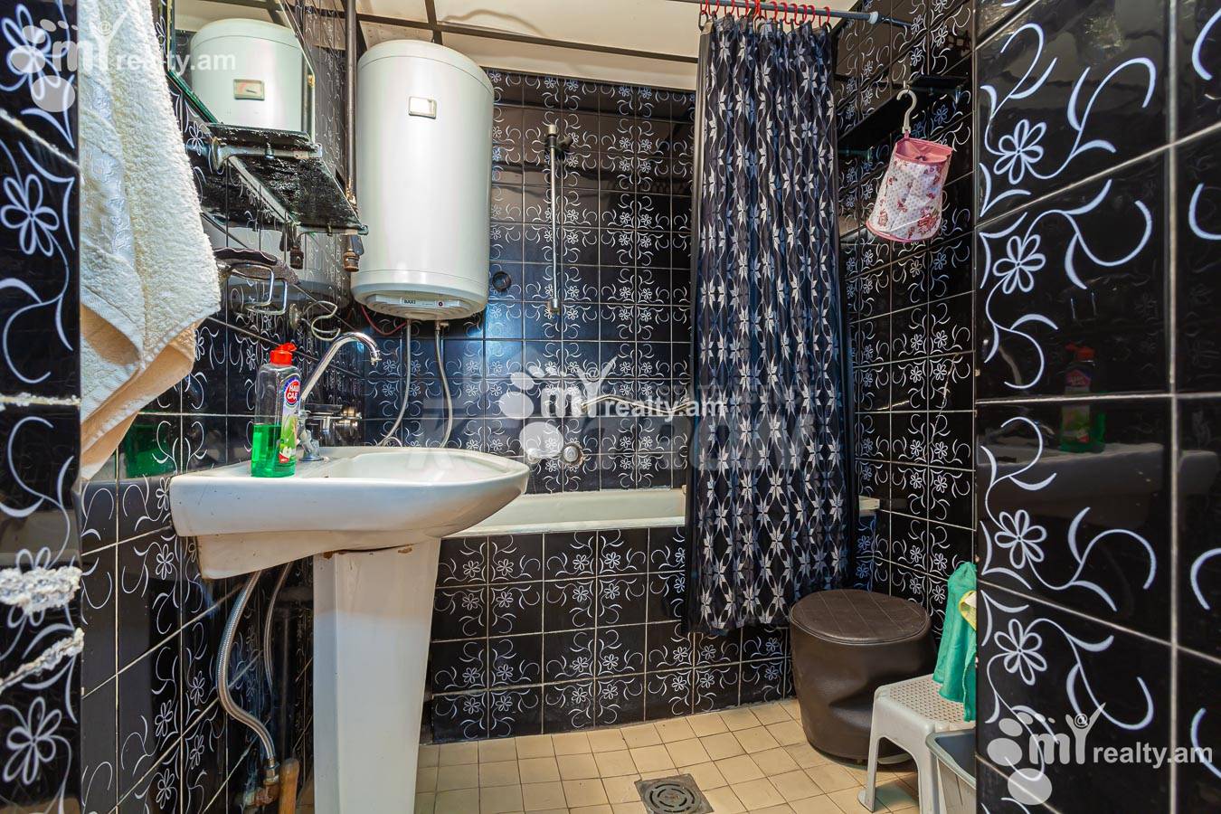 Купить 4 комнатную квартиру Таманян ул, Центр Ереван, 145123