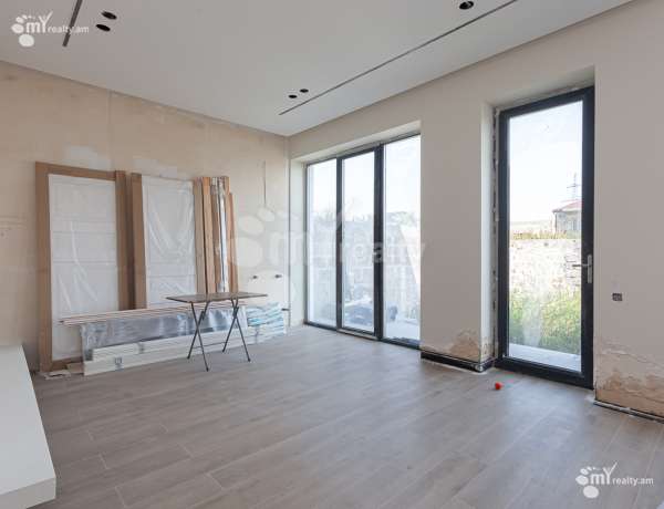 arandznatun-vacharq-Yerevan-Avan