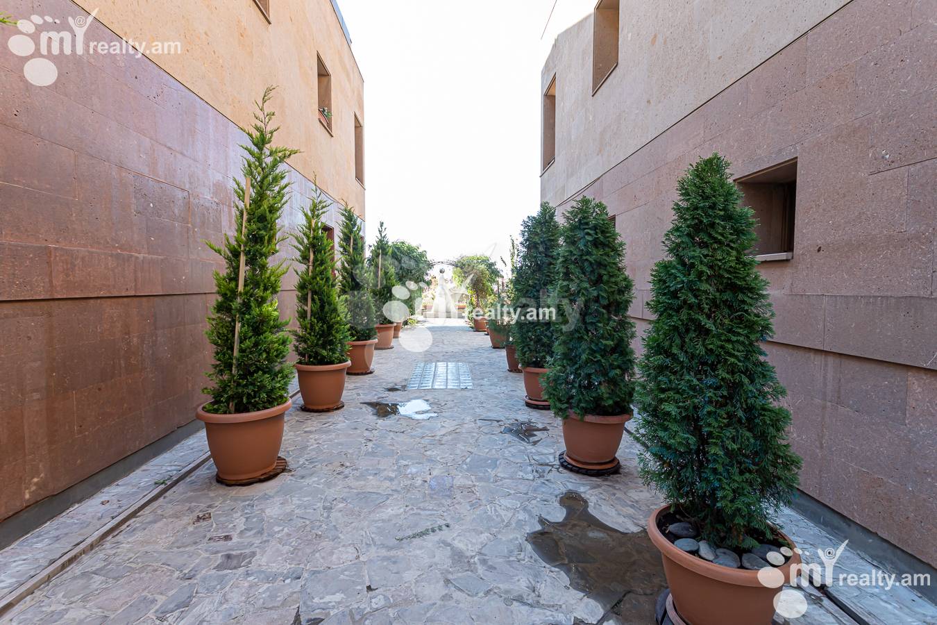 3 bedroom apartment for rent Antarayin St, Center Yerevan, 157000