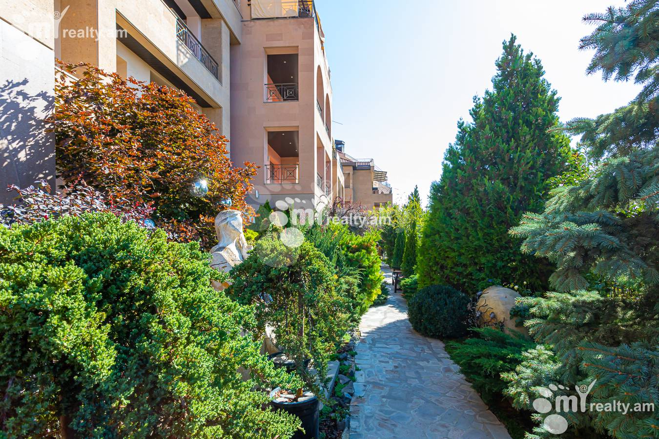 3 bedroom apartment for rent Antarayin St, Center Yerevan, 157000