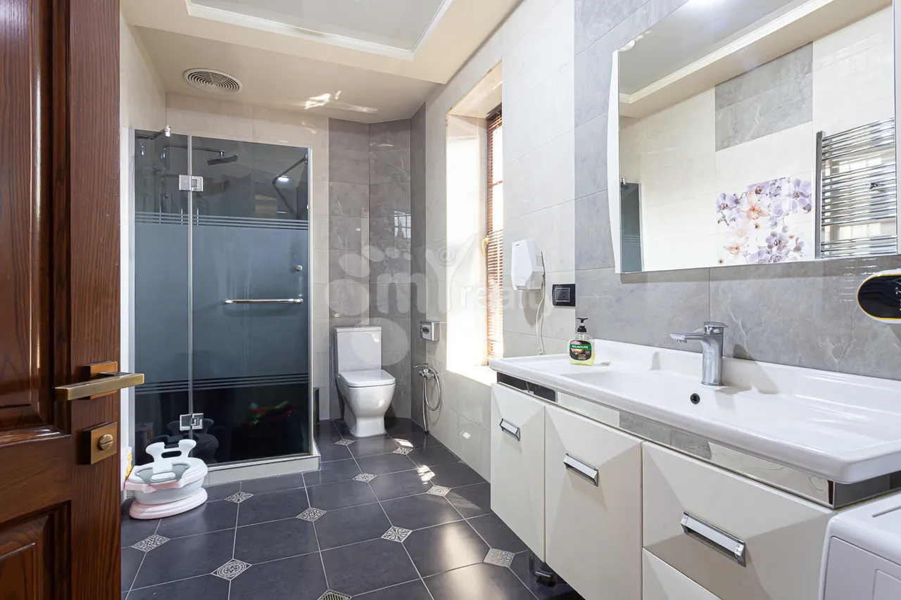 House for sale G 1 dis., Ajapnyak Yerevan, 161278
