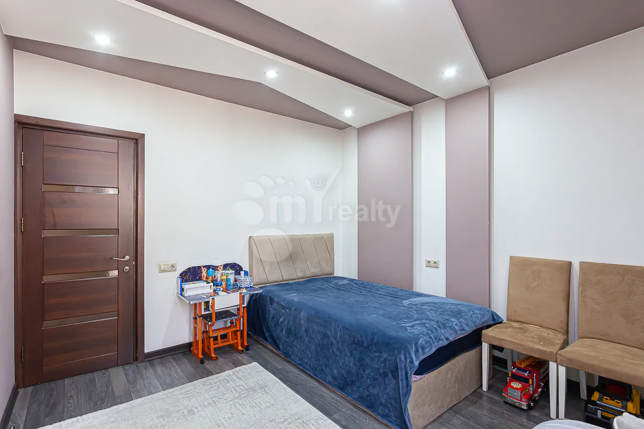 4 bedroom apartment for sale Nalbandyan St, Center Yerevan, 158811
