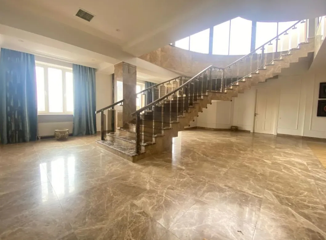6 սենյականոց բնակարան  Աբովյան փող, Կենտրոն Երևան, 159818