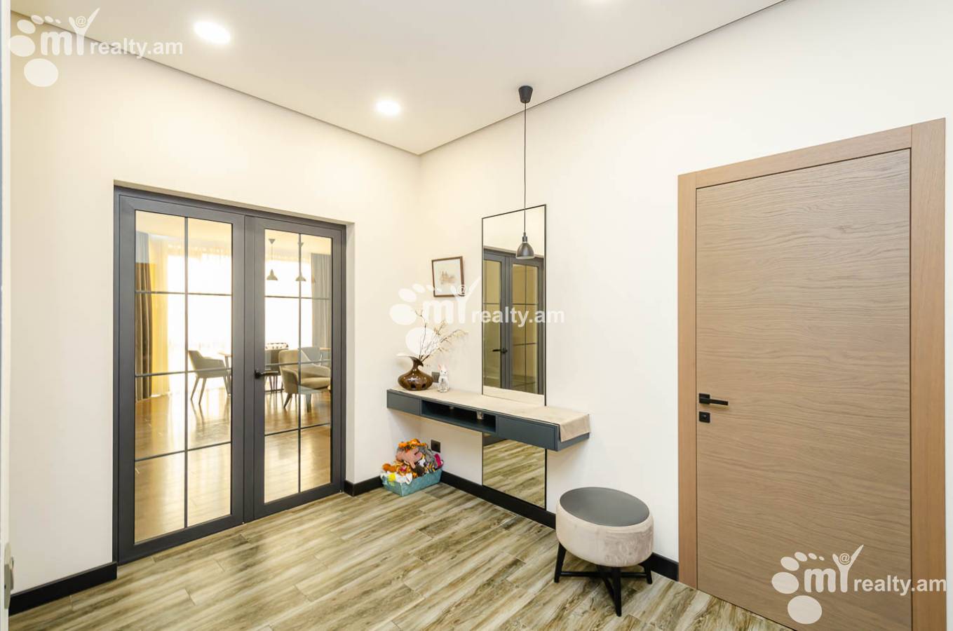 4 bedroom apartment for sale خیابان آرگیشتی, مرکز شهر ایروان, 143934