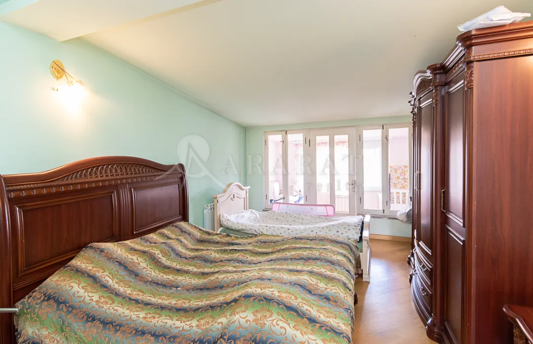 5 bedroom apartment for sale Zakyan St, Center Yerevan, 161876