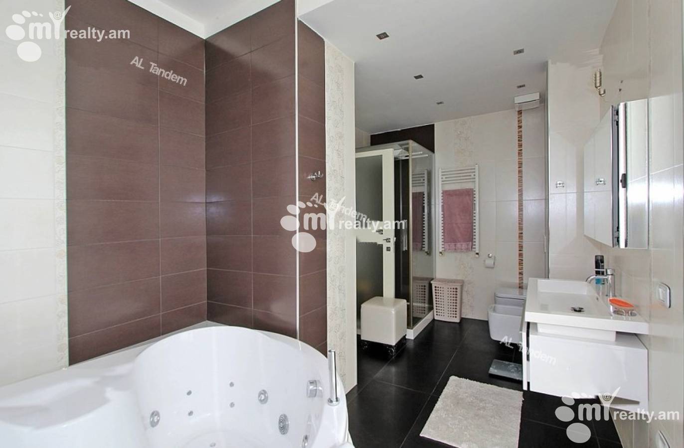 3 սենյականոց բնակարան վարձով Վ. Սարգսյան փող, Կենտրոն Երևան, 122599