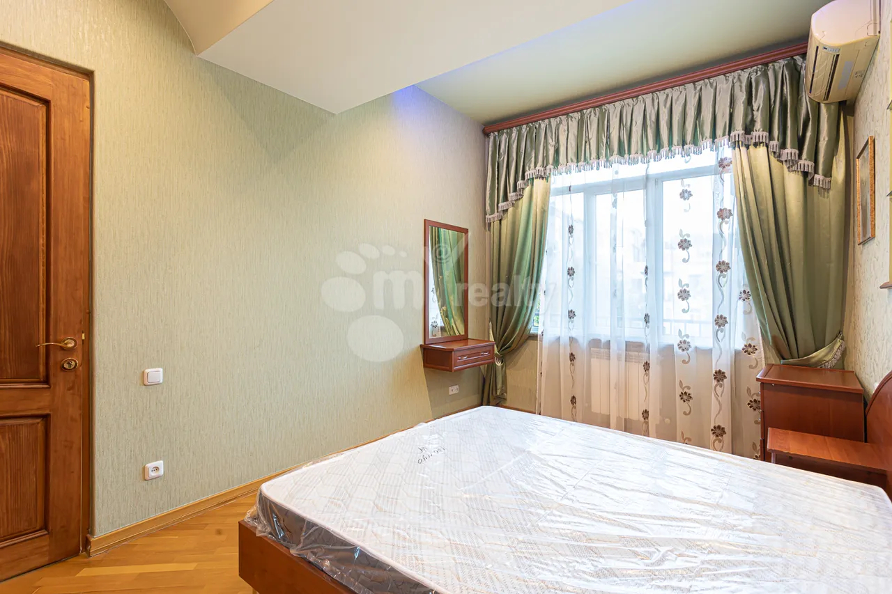 3 սենյականոց բնակարան  Աբովյան փող, Կենտրոն Երևան, 158369