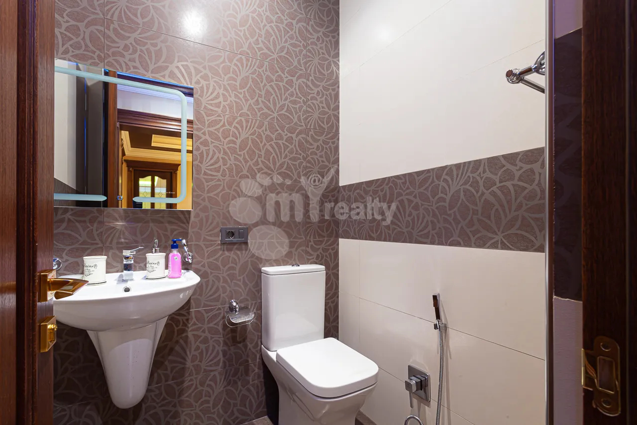 4 bedroom apartment for rent Vardanants St, Center Yerevan, 161364
