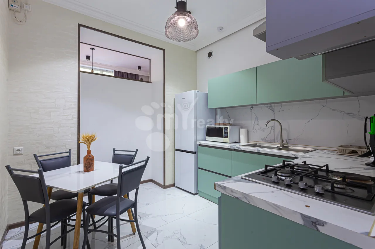 3 bedroom apartment for rent Saryan St, Center Yerevan, 160473
