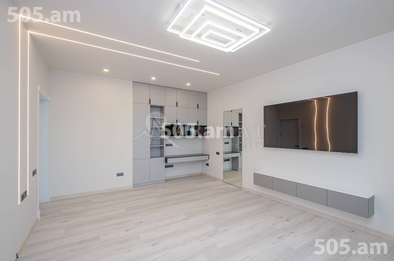 Купить 4 комнатную квартиру Аршакуняц пр, Центр Ереван, 153656