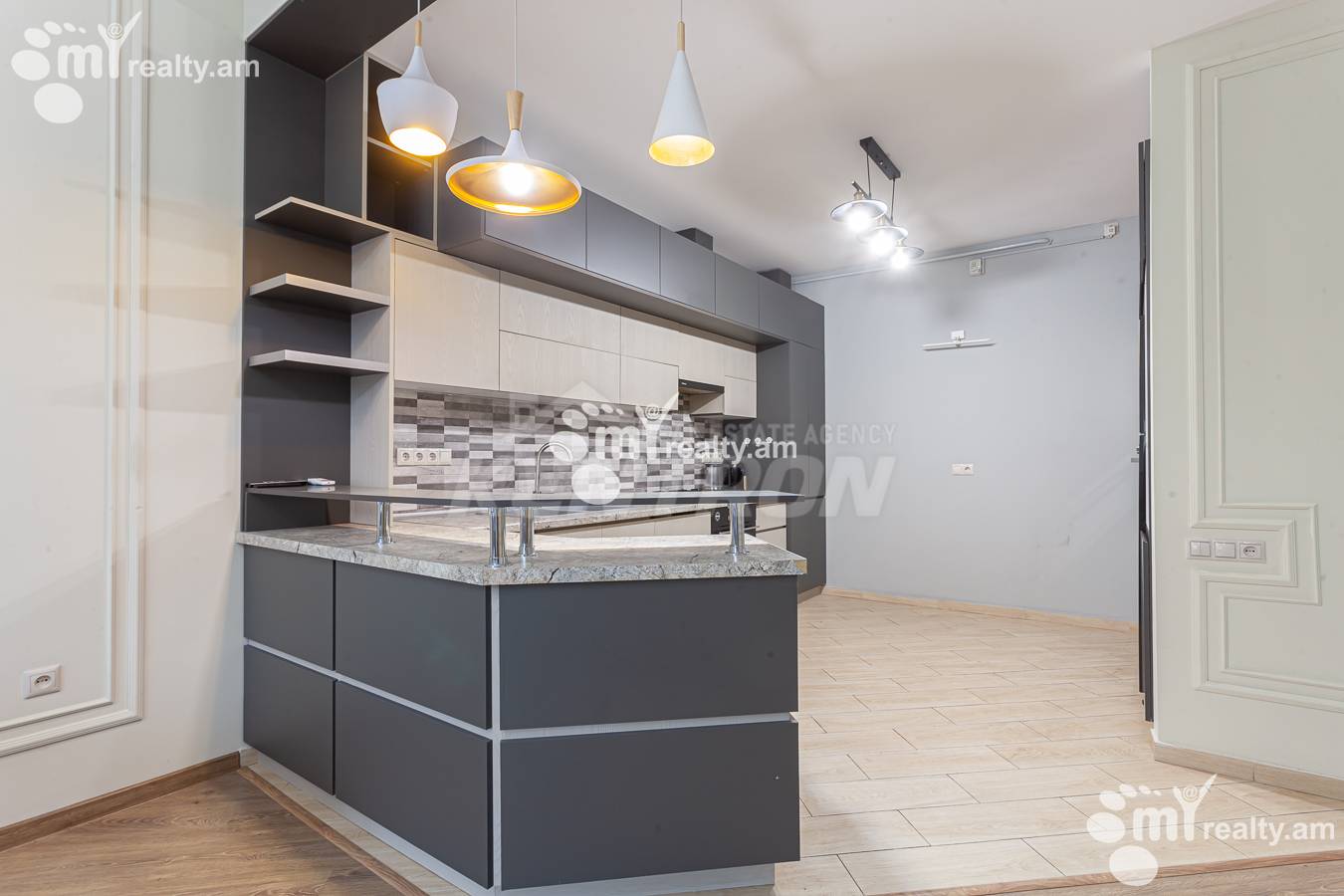 4 bedroom apartment for sale خیابان آنتارایین, مرکز شهر ایروان, 155469