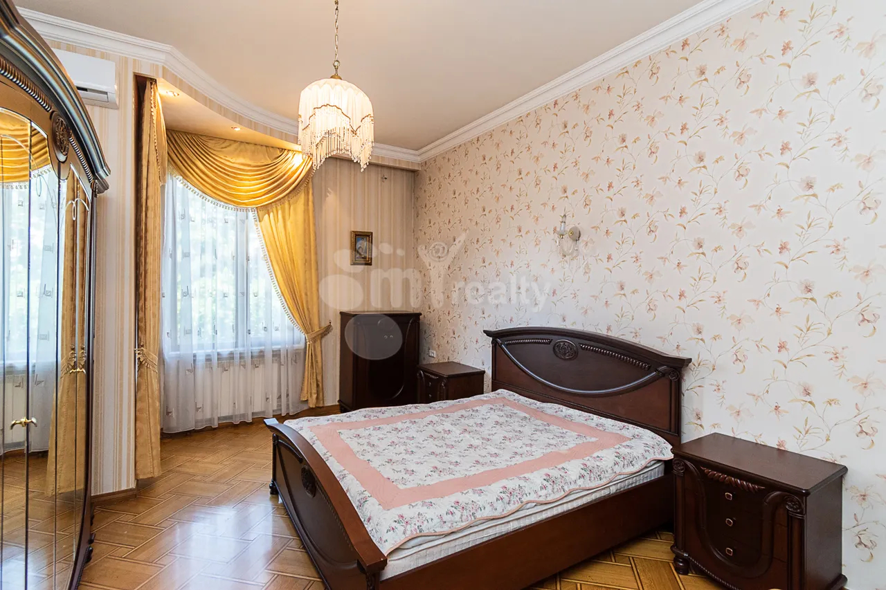 5 bedroom apartment for sale خیابان نعلبندیان, مرکز شهر ایروان, 160686