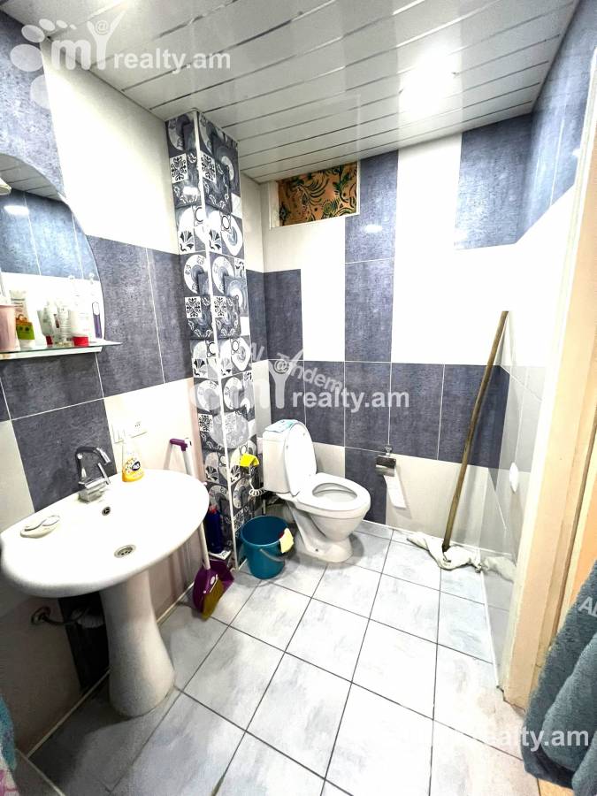 3 bedroom apartment for rent Saryan St, Center Yerevan, 145853