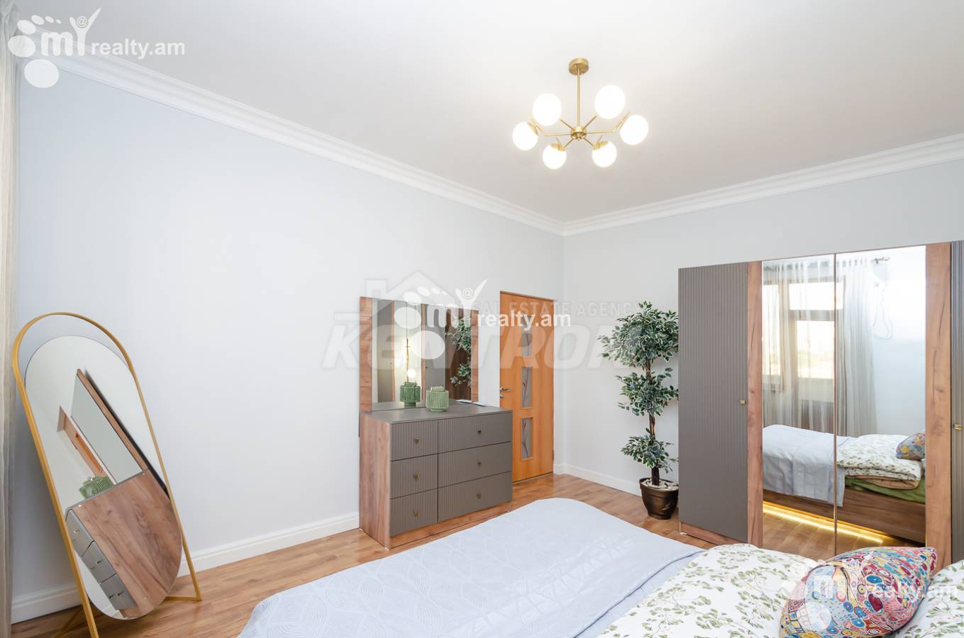 4 սենյականոց բնակարան  Մ․ Մելքոնյան փող, Կենտրոն Երևան, 155071