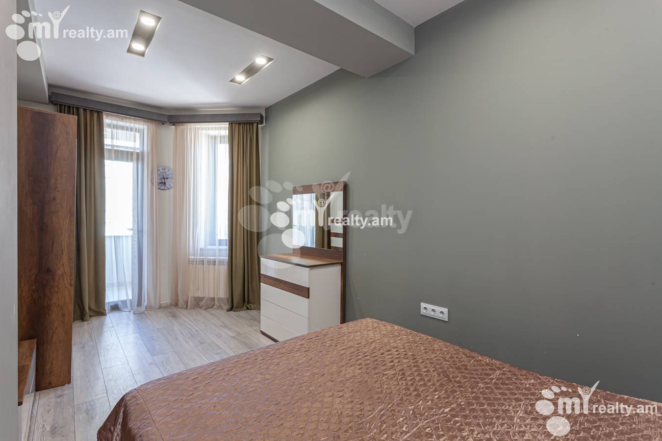 3 bedroom apartment for rent Antarayin St, Center Yerevan, 151305