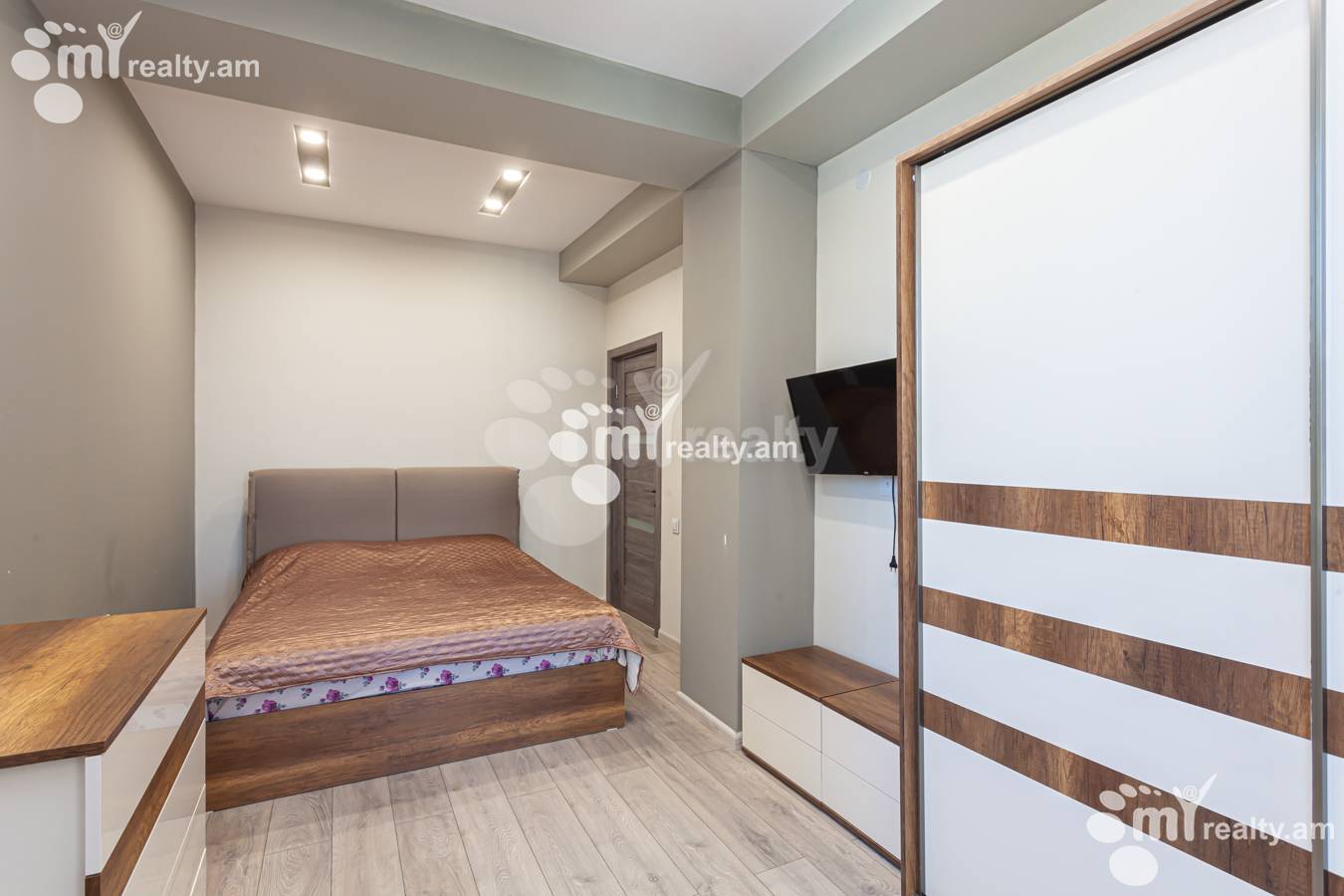 3 bedroom apartment for rent Antarayin St, Center Yerevan, 151305