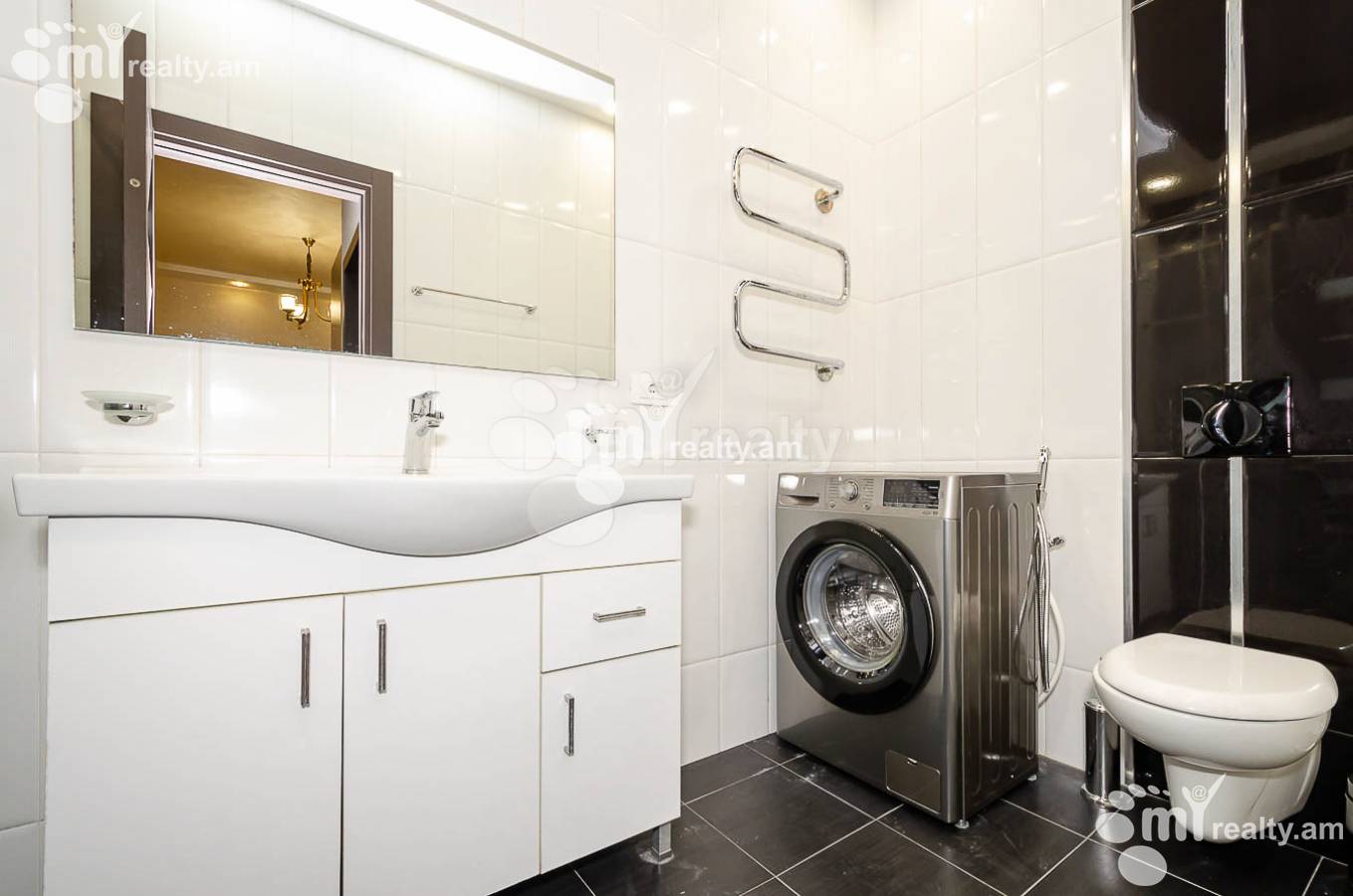 3 սենյականոց բնակարան  Ամիրյան փող, Կենտրոն Երևան, 146155