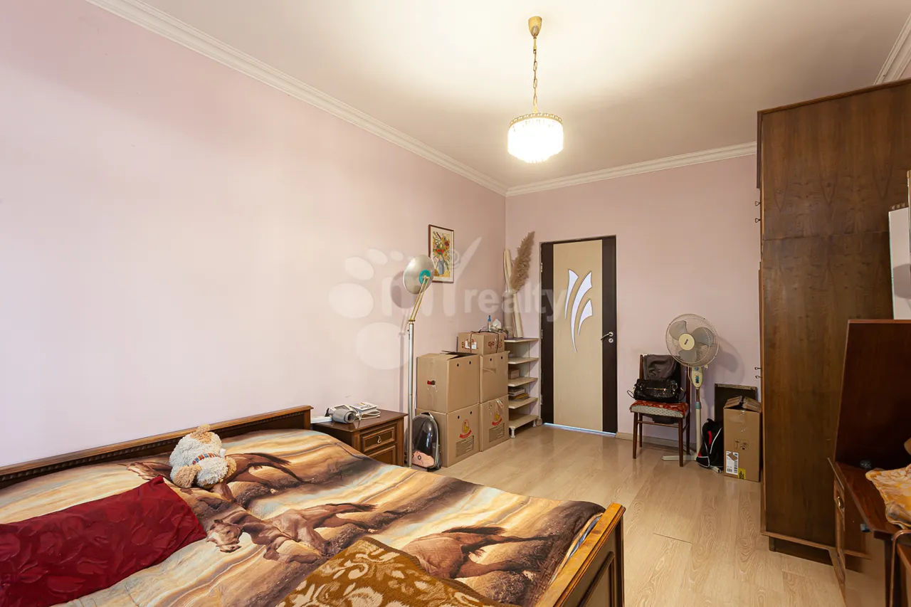 3 bedroom apartment for sale Tsovakal Isakov Ave, Center Yerevan, 160401
