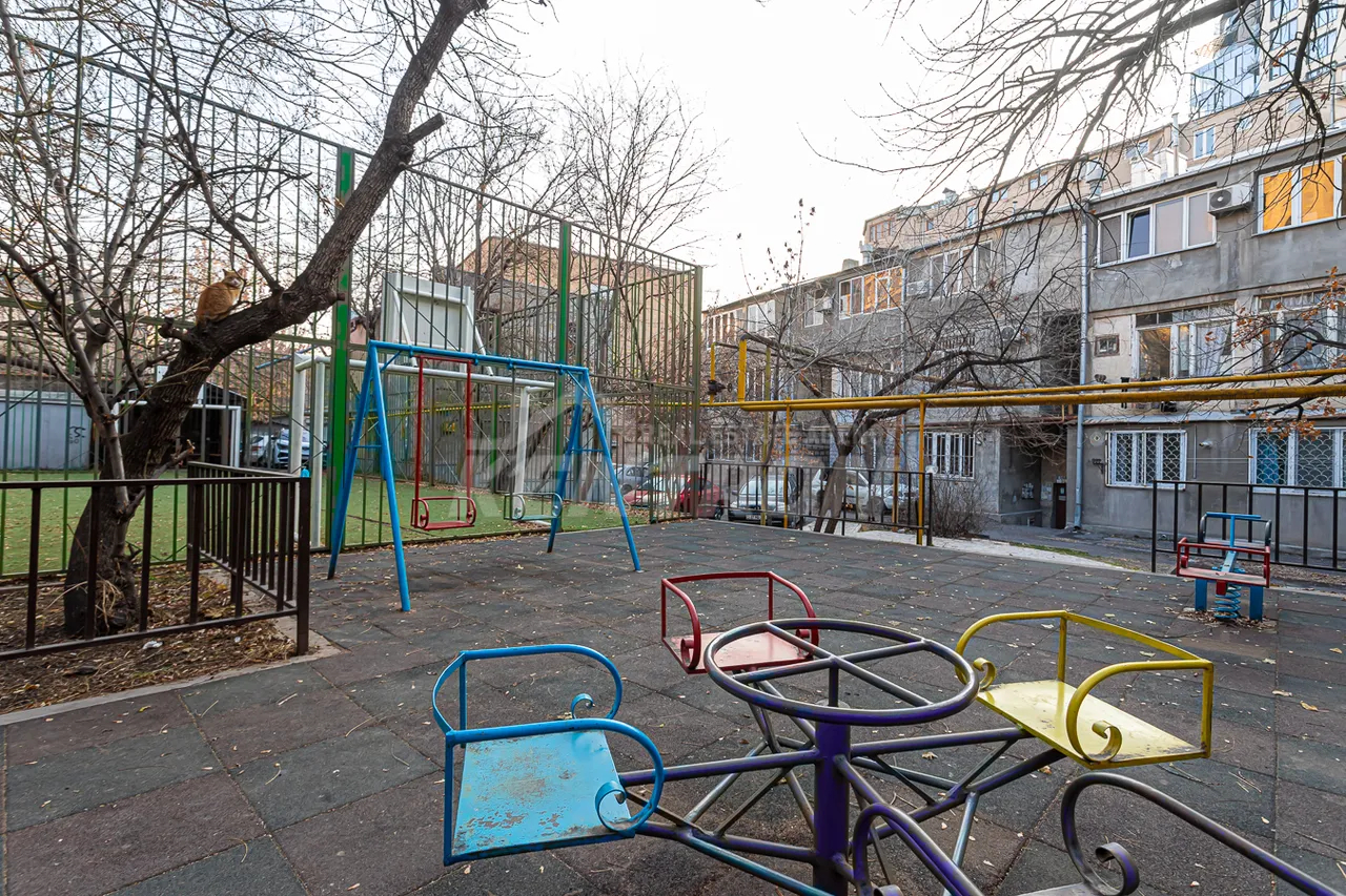 3 սենյականոց բնակարան  Բուզանդի փող, Կենտրոն Երևան, 158422