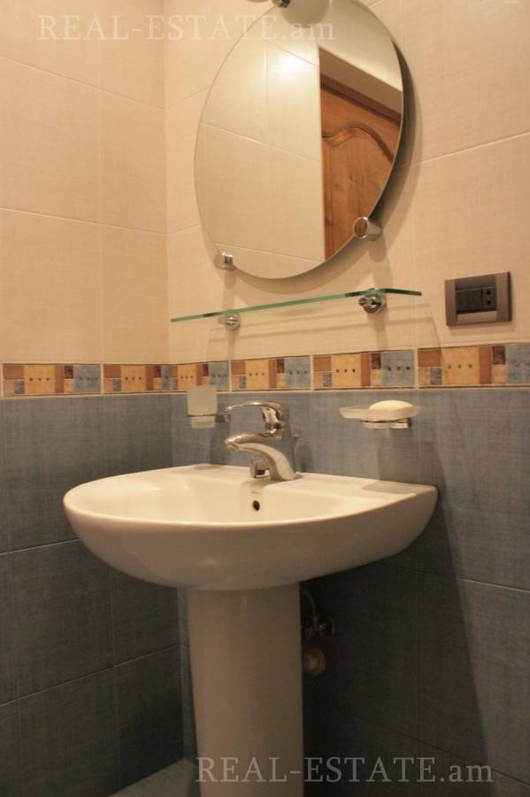 4 bedroom apartment for sale rue d'Aghayan, Center Yerevan, 139111