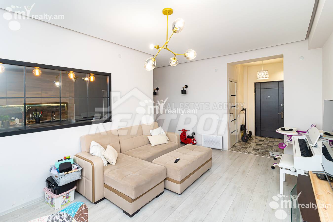 3 սենյականոց բնակարան  Ֆուչիկի փող, Աջափնյակ Երևան, 135918