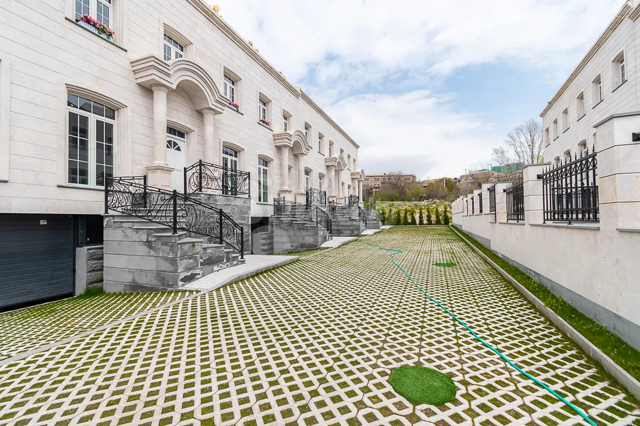 Առանձնատուն  կառուցապատողից Գ. Հովսեփյան փող, Նորք-Մարաշ Երևան, 160233