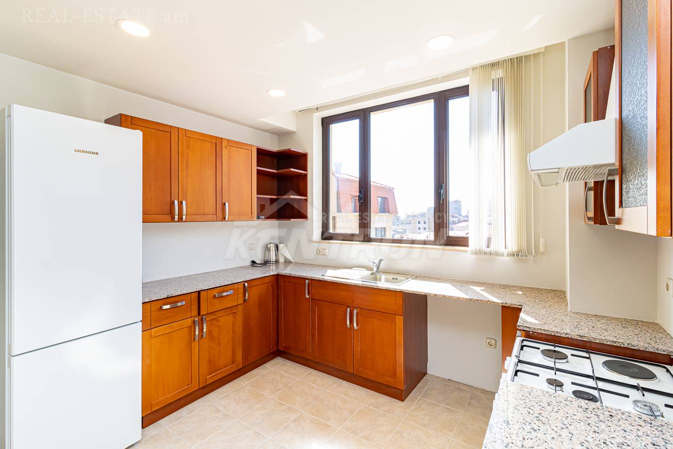 Купить 3 комнатную квартиру Антараин ул, Центр Ереван, 137482