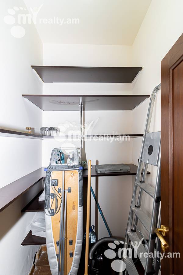 Купить 4 комнатную квартиру Арам ул, Центр Ереван, 154644