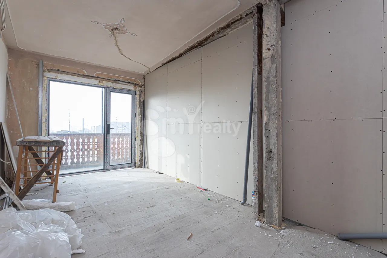 5 bedroom apartment for sale خیابان کومیتاس, عربگیر ایروان, 158189